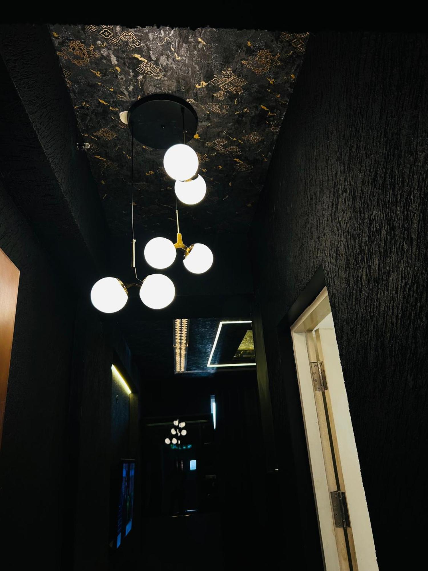 Shades Of Black 2 Hotel Lucknow Exterior photo