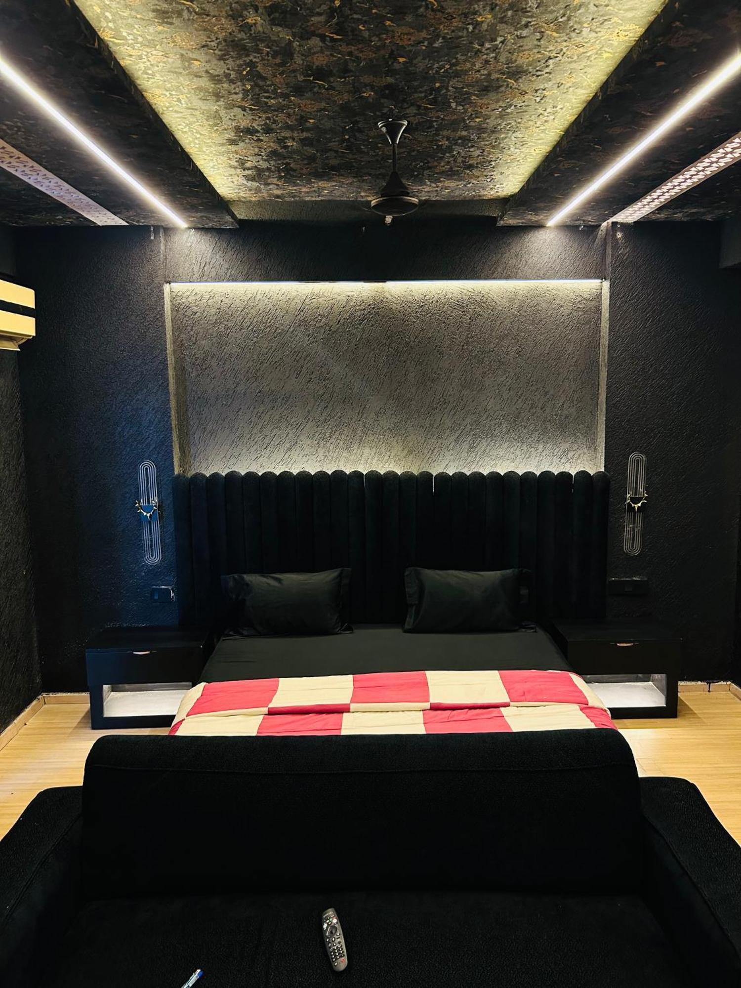 Shades Of Black 2 Hotel Lucknow Exterior photo